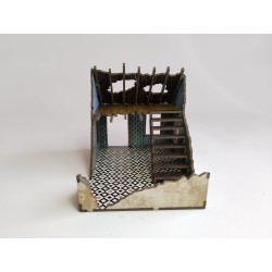 edificio derruido con escalera